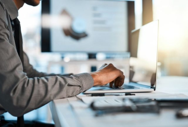 Conflicting Views on AI Capability Spark Debate Over Job Displacement and Industry Hype